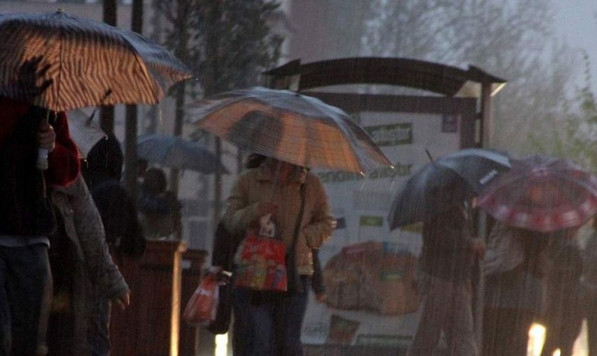 Meteorolojiden hafta sonu tatil planı yapanlara uyarı: Sağanak yağışlar geri geliyor