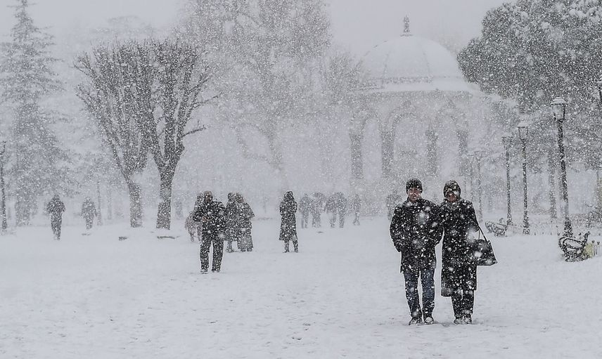 Meteoroloji'den kar, fırtına ve sağanak yağmur uyarısı! Sıcaklıklar mevsim normallerinin altına düşecek