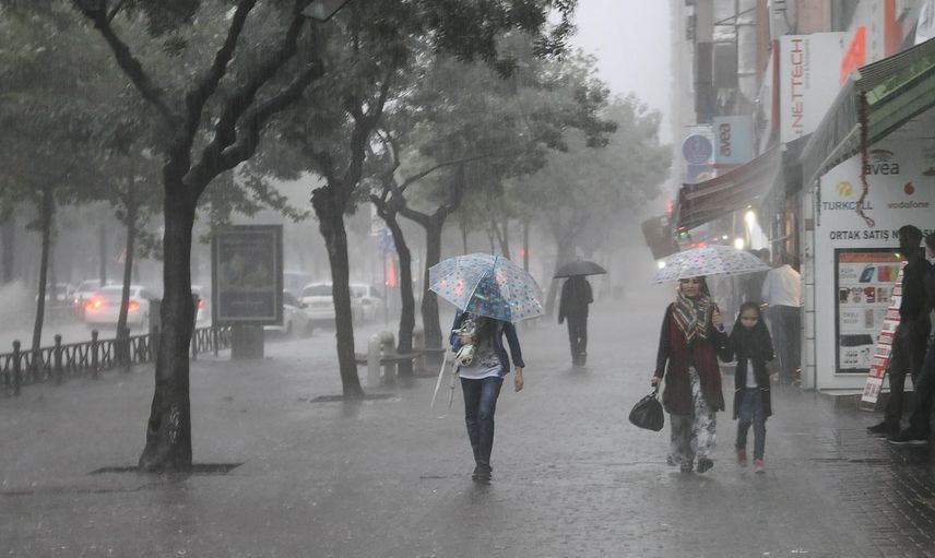 Meteorolojiden sağanak yağış uyarısı: 17 il için sarı kodlu uyarı verildi