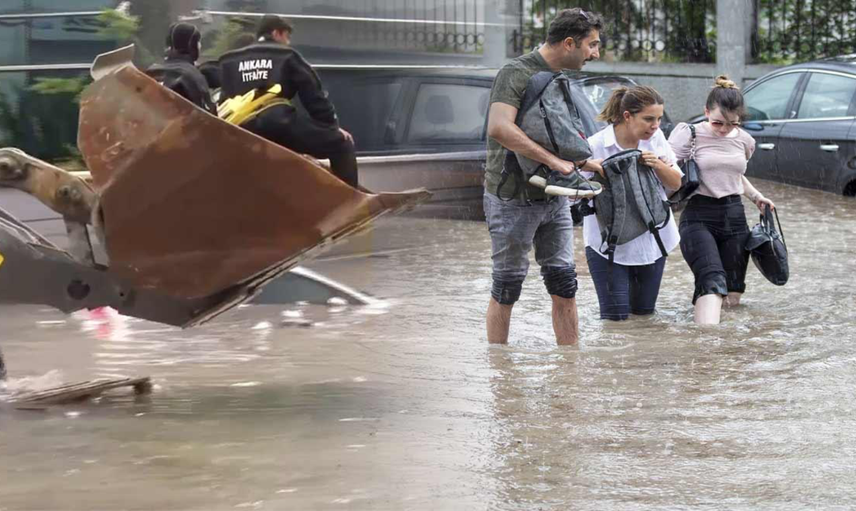 Meteorolojiden UYARI ÜSTÜNE UYARI: FIRTINALAR KOPACAK! O Şehir fırtına altında kalacak