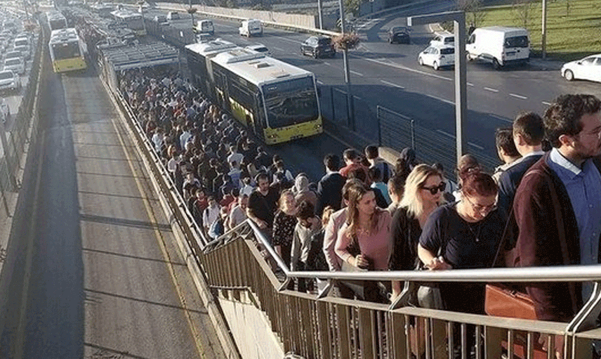 Metrobüslerde Bozulan Sesli Anons Çilesi! Görme Engelli Üniversite Öğrencisinin Mağduriyeti Çözülmedi