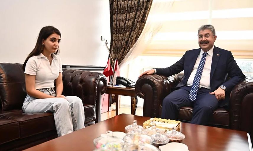 MHP Genel Başkanı Devlet Bahçeli Türkiye'yi ağlatan Ayşe Sabancalı'yı yalnız bırakmadı!