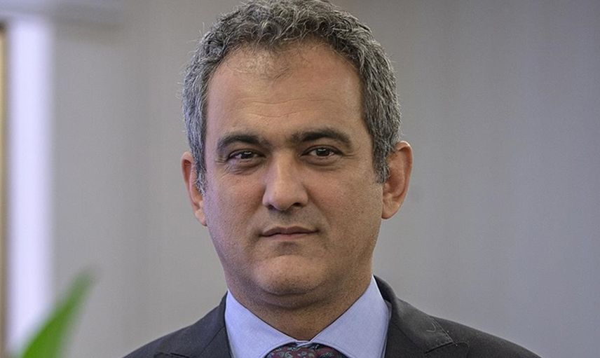 Milli Eğitim Bakanı Özer Kendisini Tebrik Etmek İsteyenlere Fidan Bağışı İsteğinde Bulundu