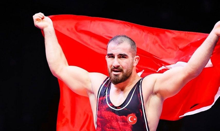 Milli güreşçilerimiz Taha Akgül ve Feyzullah Aktürk'ten büyük başarı geldi!