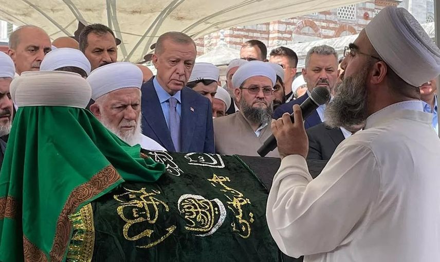 Milyonlar Mahmut Ustaosmanoğlu'nu son yolculuğuna uğurladı! Başkan Erdoğan'dan duygusal sözler!