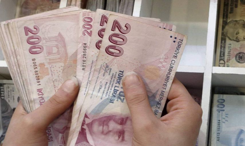 Milyonlarca emekliyi sevindiren haber: Çalışan emeklilere 5 bin lira ikramiye yasalaştı