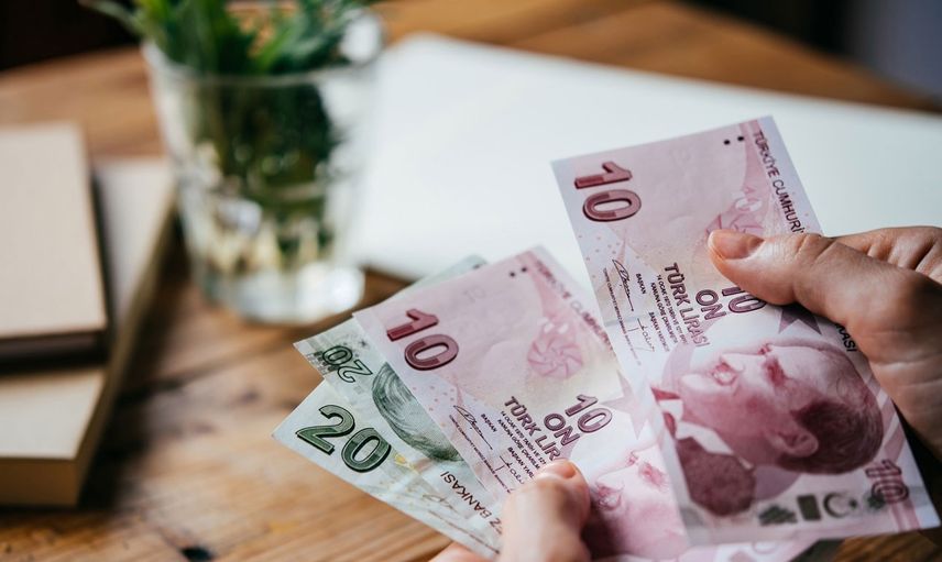 Milyonlarca vatandaşın beklediği ödemeler hesaplara yatmaya başladı: Emekli, memur, kamu çalışanlarına ücretler yatırılıyor!