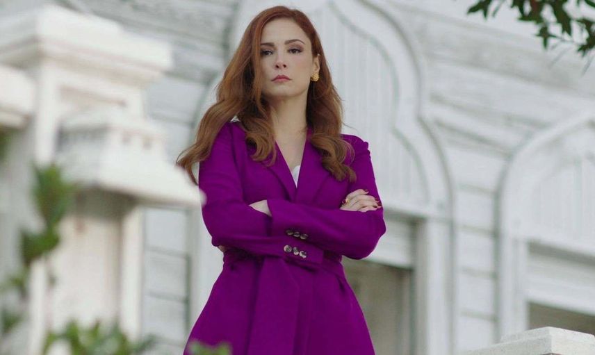 Mine Tugay'ın sütyensiz pozları sosyal medyada olay yarattı! Yorumlar arka arkaya geldi! "Afrodit misin?"