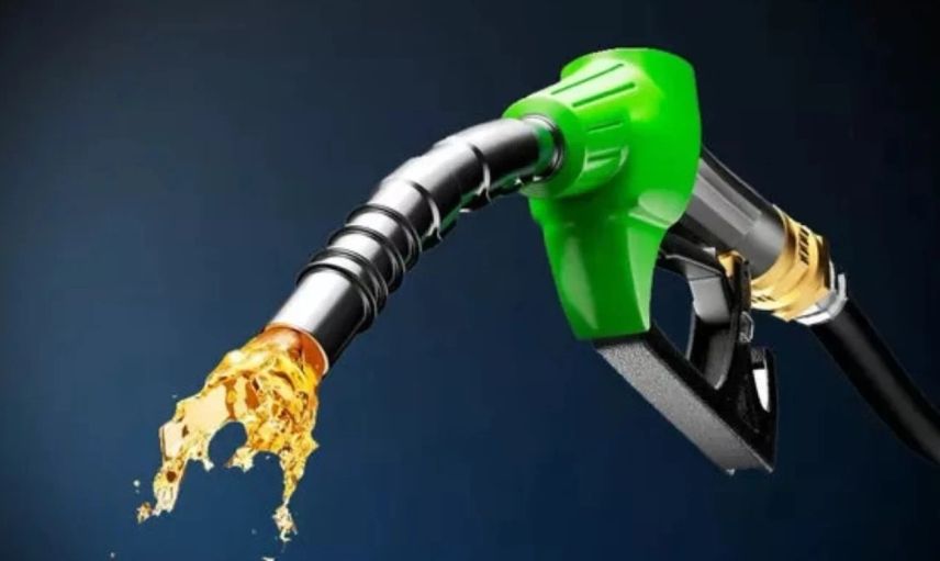 Motorin ve benzin fiyatlarında indirim: Sürücülerin yüzü güldü!