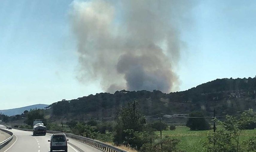 Muğla Datça'daki yangının ardından, bir korkutan haber de İzmir'den geldi. Kentin Çeşme ilçesinde makilik alanda yangın çıktı