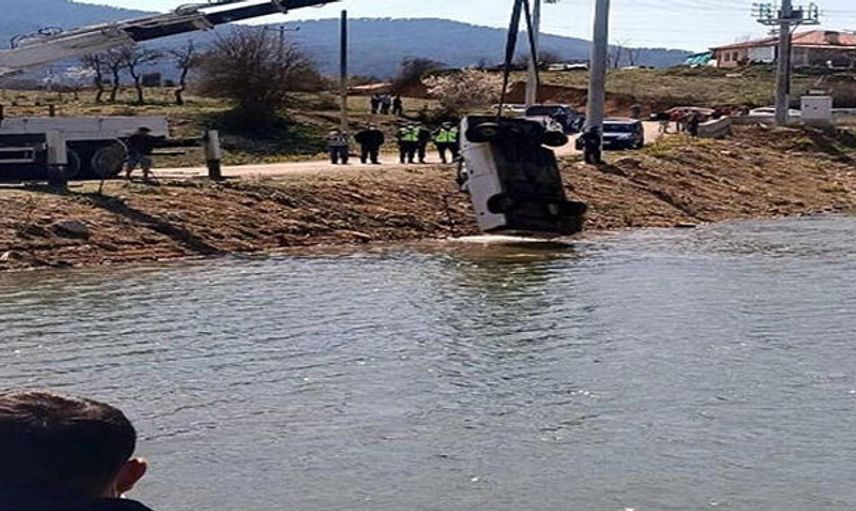 Muğla’da El Frenini Çekmeyi Unutan Adamın Eşi, Gölete Uçan Kamyonette Öldü