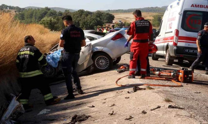 Muğla’da katliam gibi kaza: Tır ile otomobil çarpıştı! Ölü ve yaralılar var