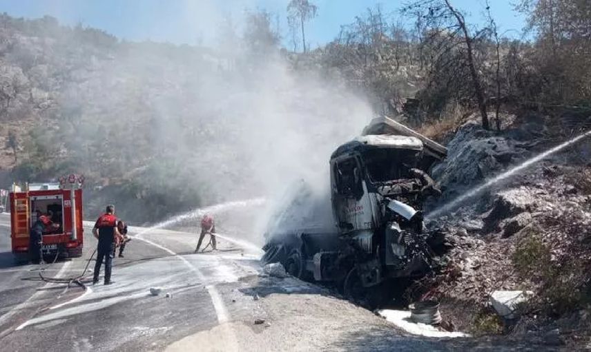 Muğla'da korku dolu anlar! Kamyon alev aldı şoför öldü