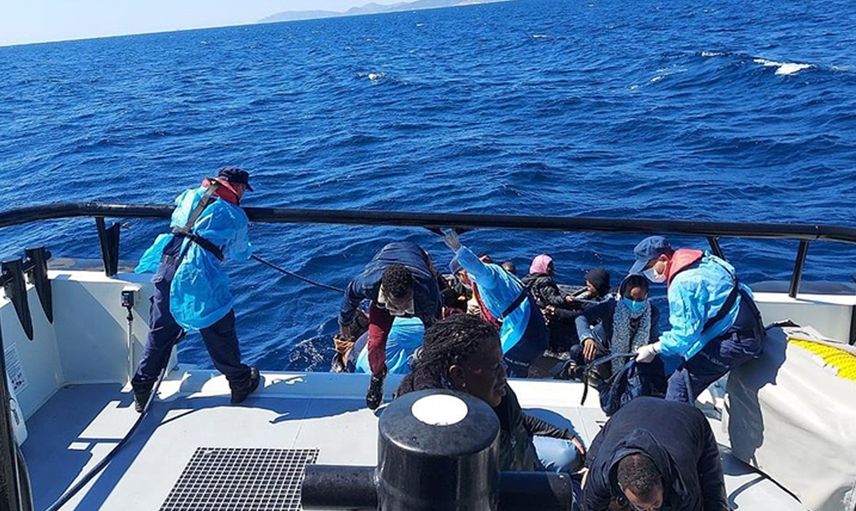 Muğla'da Lastik Botta Bulunan 15 Düzensiz Göçmen Kurtarıldı