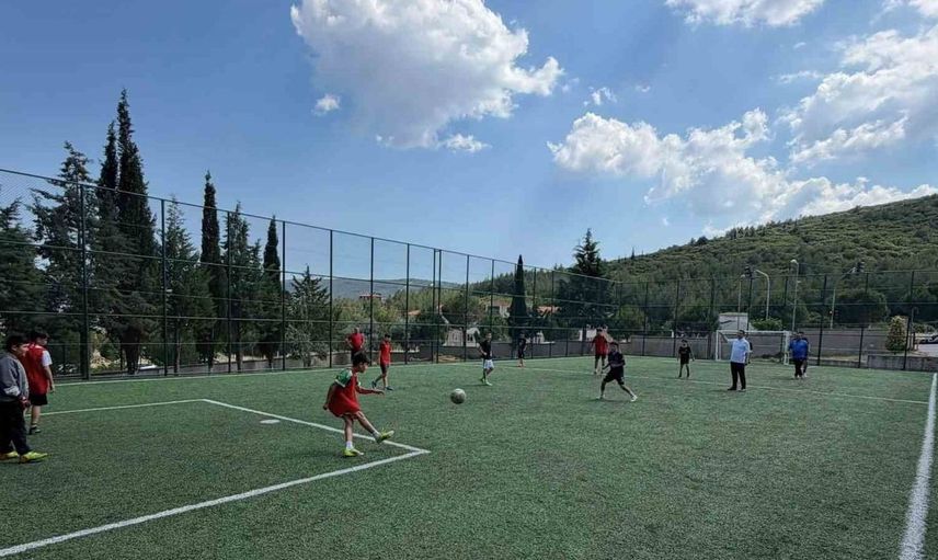 Muğla'da Öğrenciler ve Öğretmenler Halı Saha Maçında Buluştu