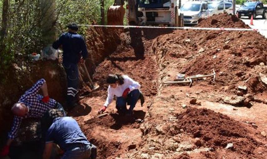 Muğla’da Yapılan Yol Çalışmasında 2 Bin 300 Yıllık Mezar Görüldü