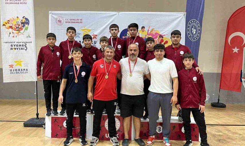 Muğla'nın Genç Güreşçileri Şampiyonluk Sevinci Yaşadı