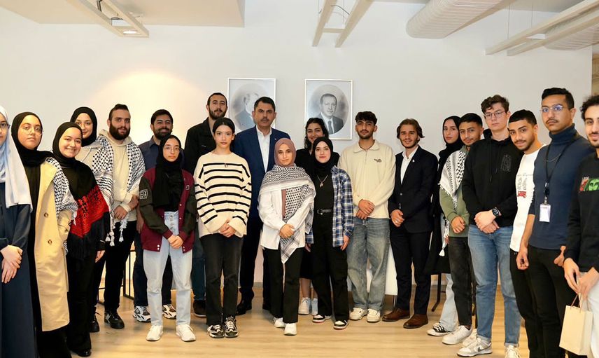 Murat Kurum’dan anlamlı ziyaret: Filistin öğrenciler ile bir araya geldi