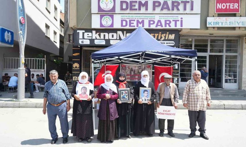 Muş'lu ailelerin evlat nöbeti devam ediyor