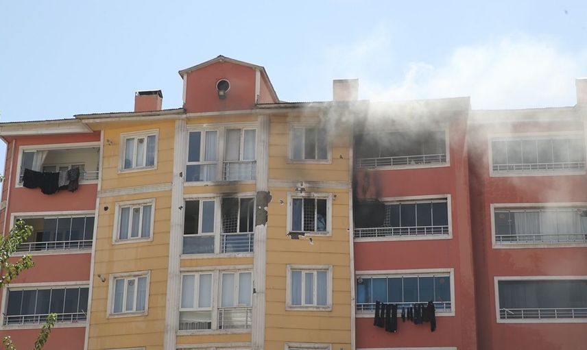 Muş'ta 7 Katlı Binada Yangın: 3 Ev Hasar Gördü
