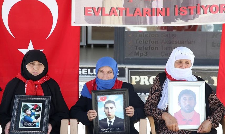Muş'ta Ailelerin DEM Parti Önündeki Eylemleri Devam Ediyor