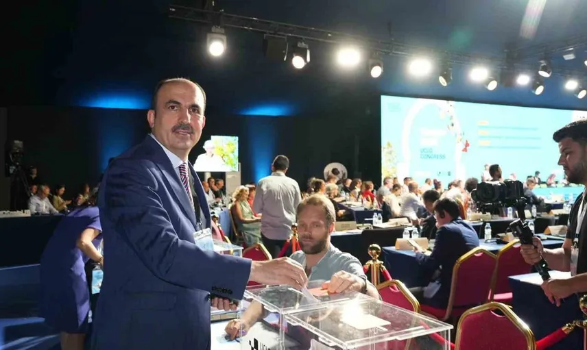 Nebi Hatipoğlu, Uğur İbrahim Altay'ı tebrik etti