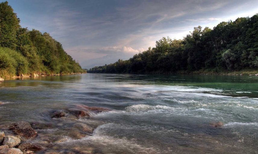 Nehirde yüzerken dünyanın en büyük altın parçası eline çarptı!