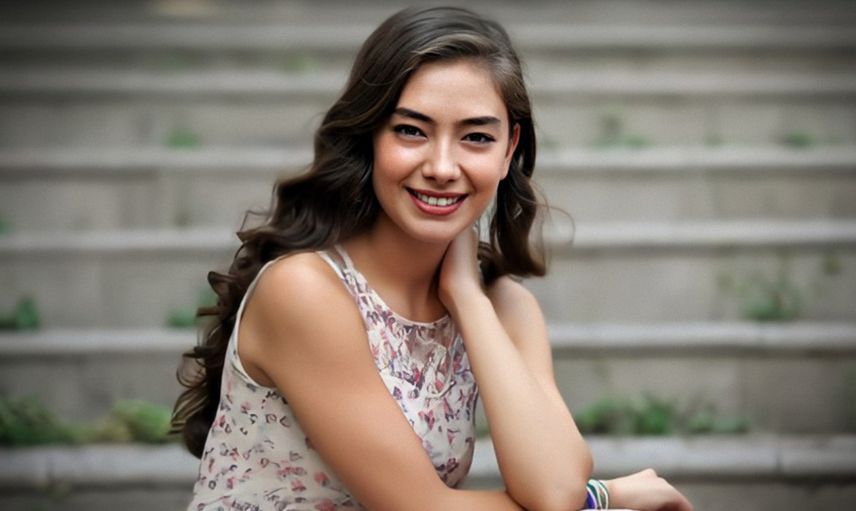Neslihan Atagül Zor Günleri Geride Bıraktı! Mini Elbisesi İle Sere Serpe Poz Verdi