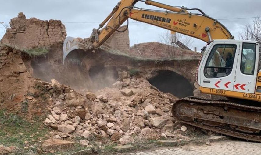Nevşehir’de Terk Edilmiş Binalar Yıkılıyor