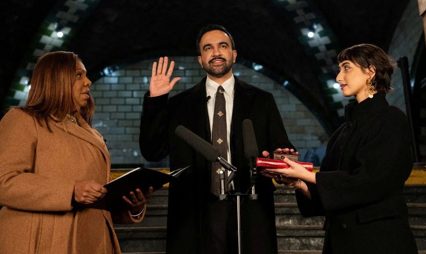 New York’ta ezber bozan yemin: Mamdani Kur’an-ı Kerim’e el basarak göreve başladı