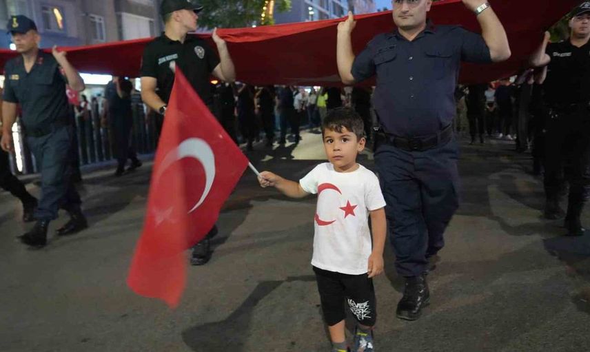 Niğde'de 15 Temmuz'un 10. yılında fener alayı ve demokrasi nöbeti