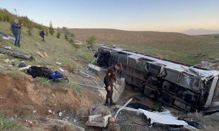 Niğde’de korkunç kaza: Öğrencileri taşıyan otobüs devrildi ölü ve yaralılar var