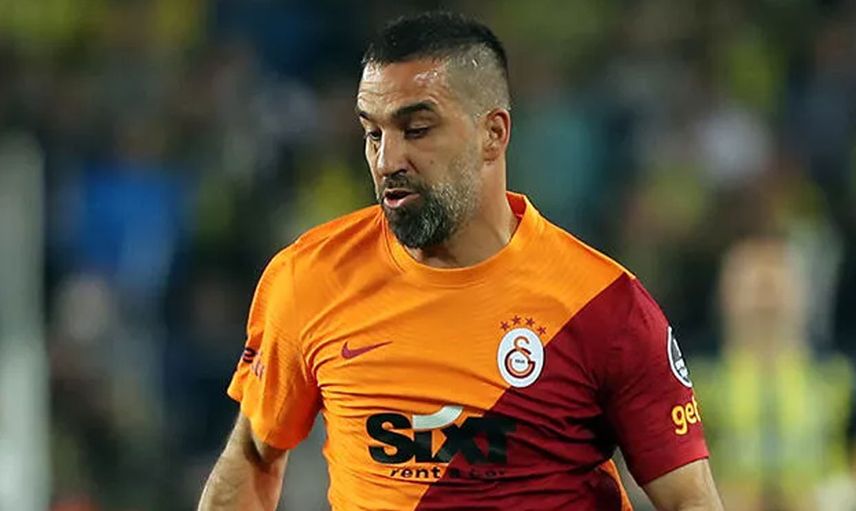 Nihat Kahveci'den Fenerbahçe derbisinde görüntüsüyle gündeme oturan Galatasaraylı Arda Turan'a eleştiriler geldi!