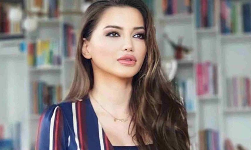 O da estetik güzeli çıktı! Ünlü psikolog Esra Ezmeci'nin estetiksiz halini görenler hayret etti