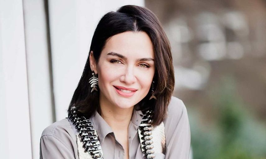 O yürüdü iskele alev aldı! Birce Akalay resmen yaz sezonunu açtı
