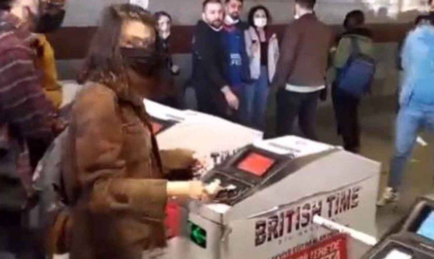 Öğrenciler İstanbul'da ulaşıma yüzde 40 zam kararını protesto etti: Yetersiz Bakiye!