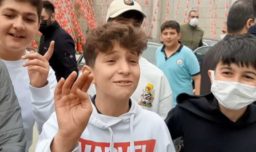 Öğrencilerden Bakan Özeri'i güldüren istek: Sınıfta kalma olmasın, beden 4 ders olsun