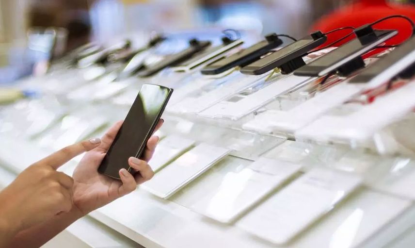 Öğrencilerin beklediği haber geldi: Vergisiz alınacak telefonların modelleri belli oldu
