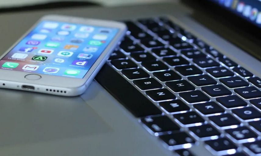 Öğrencilerin beklediği haber Resmi Gazete’de yayımlandı: Vergisiz telefon ve bilgisayar desteği detayları belli oldu