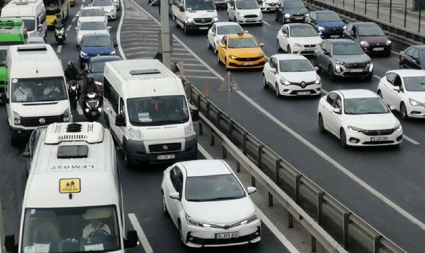 Okullar başladı trafik çilesi katlandı: İstanbul’da trafik yoğunluğu yüzde 51’i geçti