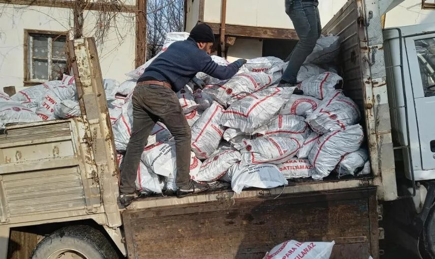 Okullara dağıtılması gereken 83 ton kömürü sattılar