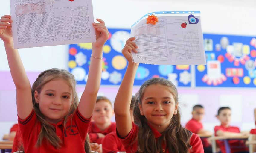Okullarda ilk dönem sona eriyor: Karneler ne zaman, saat kaçta verilecek 2023? 15 tatil ne zaman bitecek?