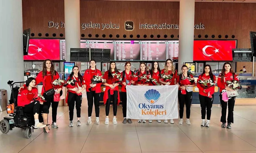 Okyanus Koleji Kız Voleybol Milli Takımı dünya ikincisi oldu