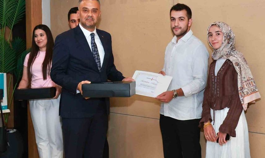 Onikişubat Belediyesi Evlilik Okulu’nun ilk mezunları sertifikalarını aldı