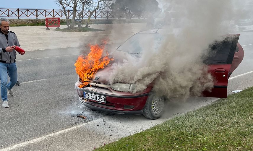 Ordu'da korkutan yangın: Araç bir anda alev aldı!