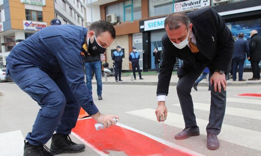 Ordu’da Trafikte Yaya Önceliği İçin ‘Kırmızı Şerit’ Çekildi