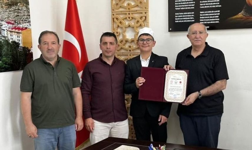 Örgün eğitimle birlikte hafızlık programı 152’nci mezununu verdi