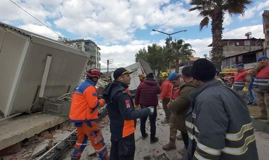 Osmaniye’de artçı deprem meydana geldi: 4 katlı bina yıkıldı