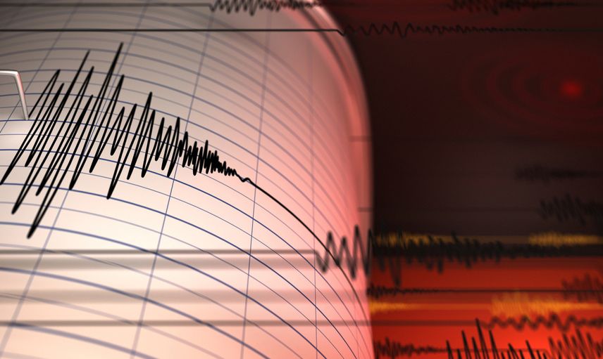 Osmaniye'de korkutan deprem! Vatandaşlar sokağa döküldü sarsıntı çevre illerden de hissedildi