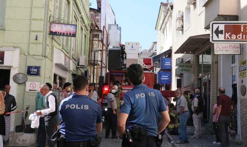 Otelde Çıkan Yangında 3 Kişi Dumandan Etkilendi!